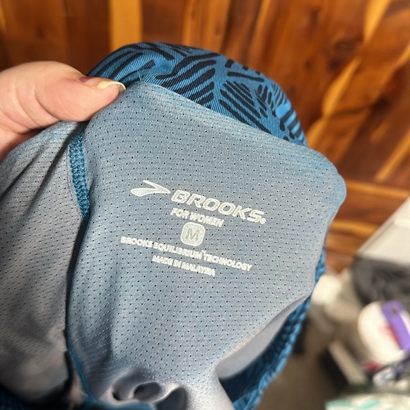 Brooks Women's 2-in-1 Blue Athletic Shorts - Picture 12 of 12